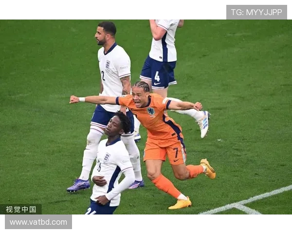 哈维·西蒙斯在荷甲联赛表现稳健，展现年轻球员的无限潜力与竞争力增强