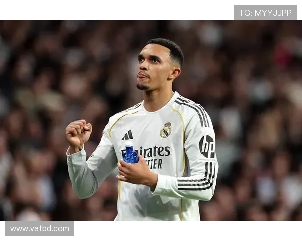 特伦特·亚历山大-阿诺德：内收中场战术的关键开创者