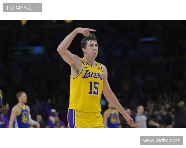 奥斯汀·里夫斯突破制造空位投篮 提升湖人关键时刻得分效率