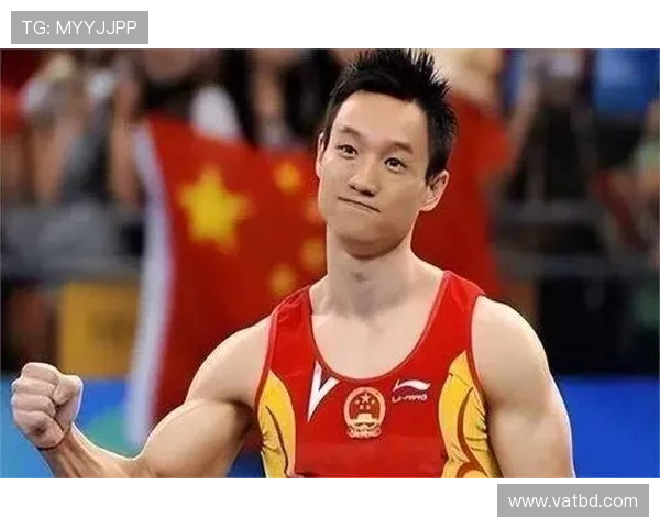 杨威训练间隙突然拿出手机，谁知道他竟然在看……那画面太反差了！